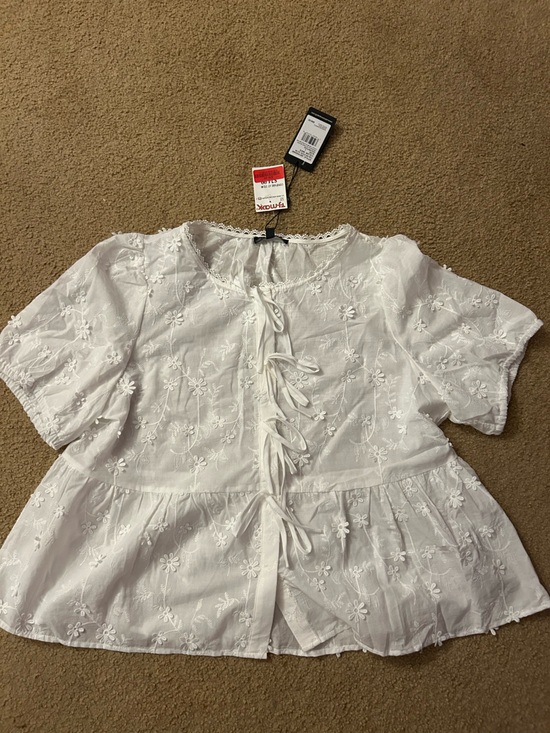 Adrianna Papell Tops - floral appliqué shirt